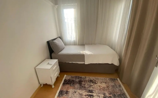 Beautiful 3-bedroom House With Sea View and Garden