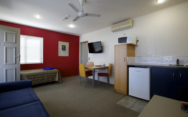 Landmark Manor Motel