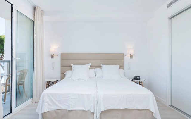 Apartment with shared pool, near the beach