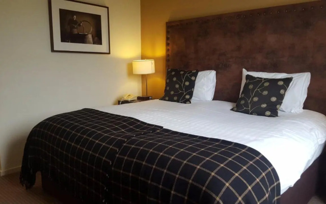 Eight Acres Hotel