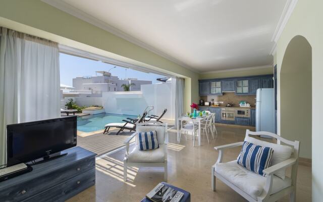 Отель Protaras Villa Paros комната для гостей