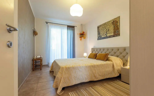 Comfy Apartment With Shared Pool