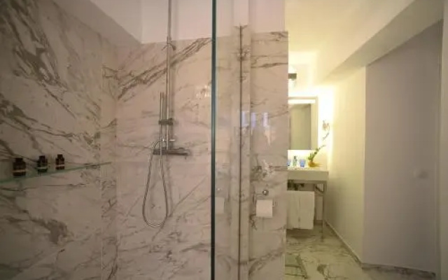 Achillion Liston Suites