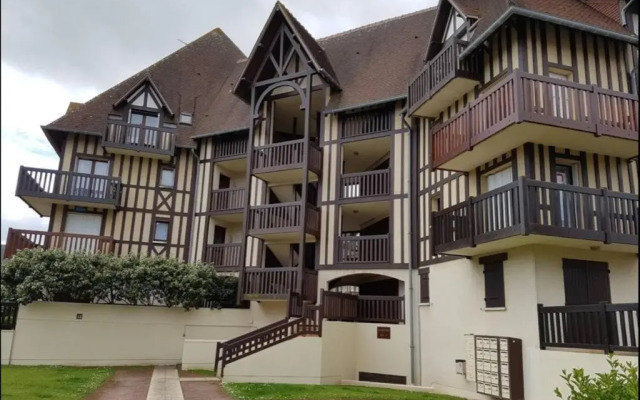 Apt with Balcony at 350 M From the Beach