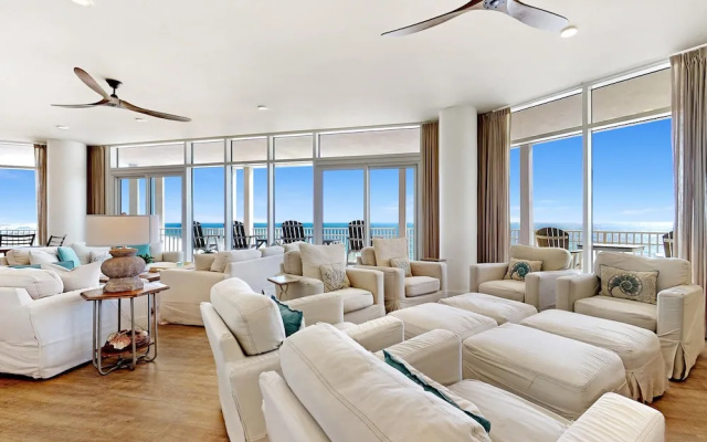 Vista Del Mar 305