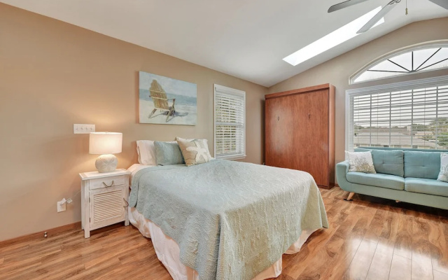Sunshine Hideaway - Large Studio - Pet Friendly