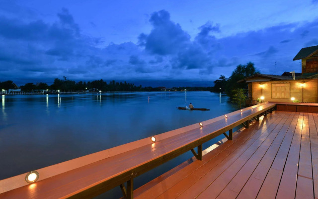 Amphawa Riverfront Hotel