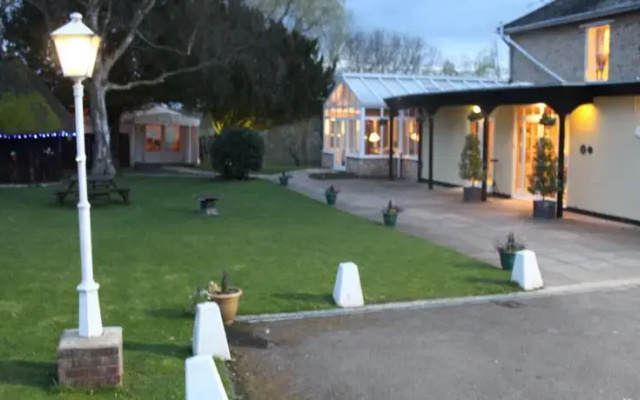 Millhouse Hotel And Riverside Restaurant