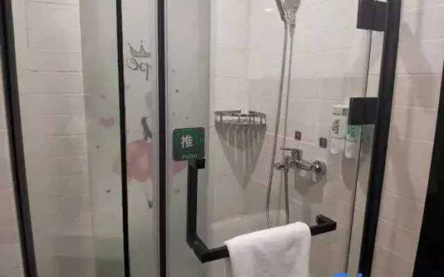 Yimi Inn (Guangzhou Nanzhou Metro Station)
