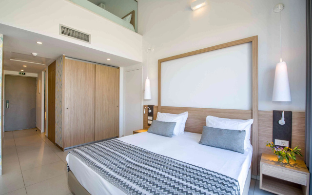 Kiani Beach Resort Family