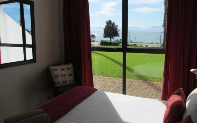 Point Village Accommodation - Santos 11