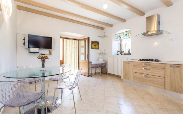 Nice Home in Jurdani With Wifi and 2 Bedrooms