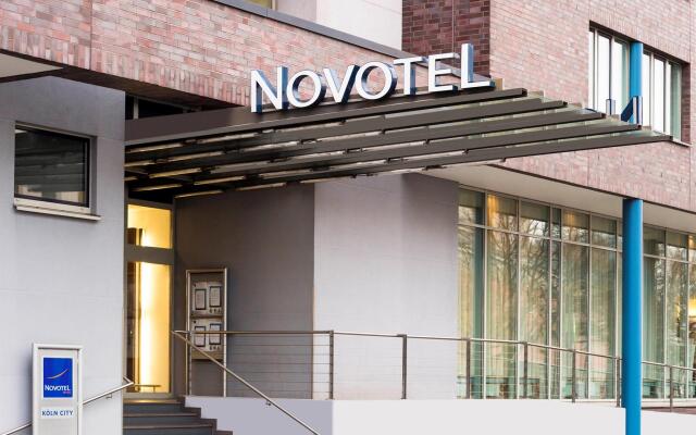 Отель Novotel Koln City вид на фасад