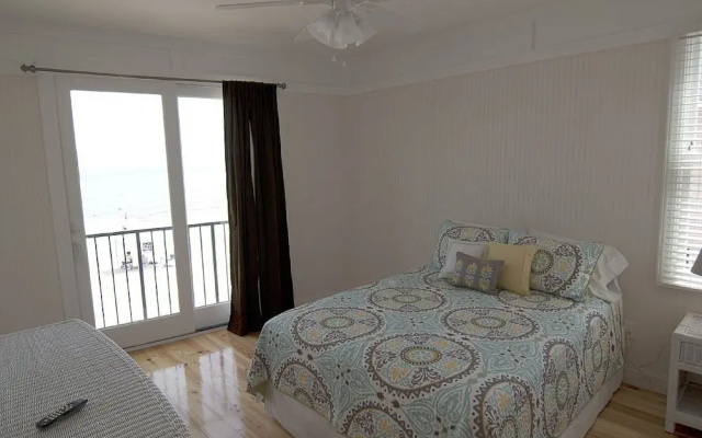 Moontide - 5 Br home by RedAwning