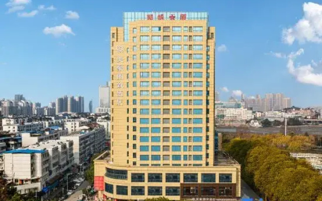 Mehood Ritz Hotel (Wuhu Pedestrian Street Jinghu Park)