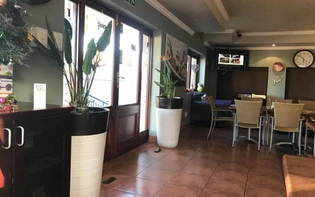 VJ's Guesthouse and Restaurant