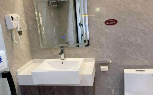 Guihe Yue Hotel(Guest World Plaza, Guigang High-speed Railway Station)