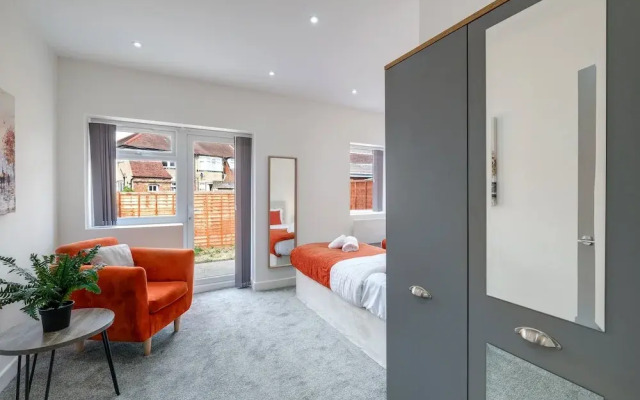 Newly Converted 2BDR 1BA APT in Hounslow