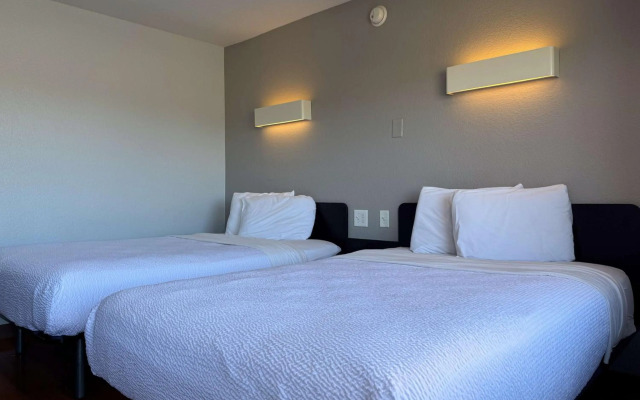 Motel 6 Simi Valley, CA