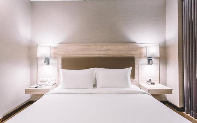 Отель Adelphi Suites Sukhumvit By Compass Hospitality Бангкок комната для гостей