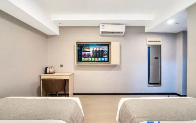 Yangshi Hotel (Hangzhou West Lake Fengqi Road Metro Station)