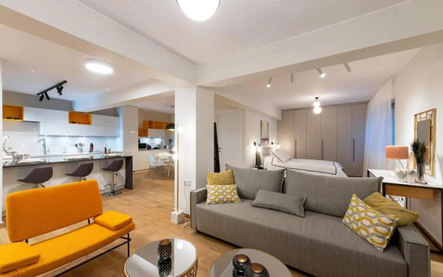 Large Elegant Studio, Kalathi Home Suites in Verga