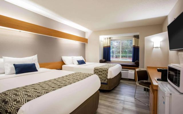 Microtel Inn & Suites by Wyndham Southern Pines / Pinehurst
