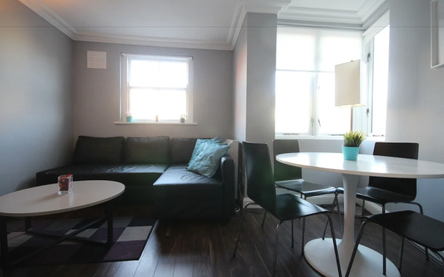 Trinity Apartments Temple Bar by Thekeycollections