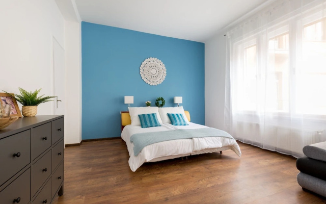 Metro Central Apartment
