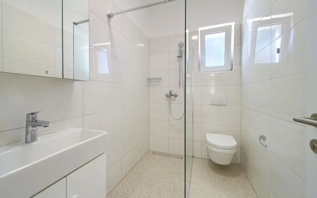 Villa in Cres With Sea Views & Pool