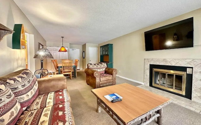 Charming 1BDR Condo w Golf Course View