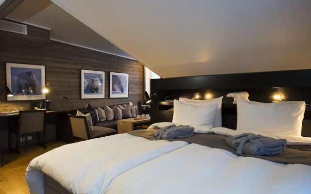 Svalbard Hotell - Polfareren
