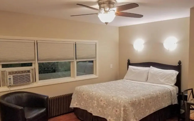 HA Whitney Inn