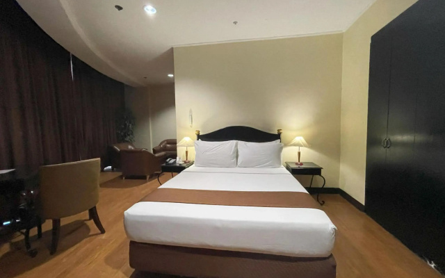 The Golden Peak Hotel & Suites powered by Cocotel