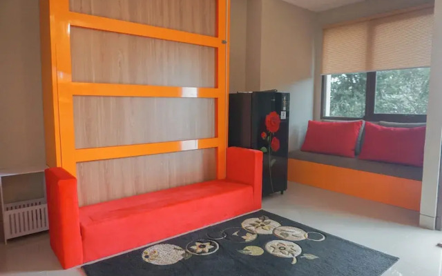 Cozy Studio Apartment At LRT City Jatibening