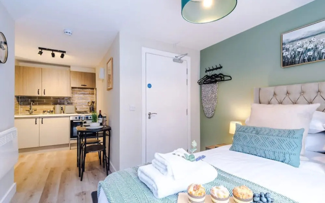 NEW Stunning Studio in the City-centre Sleeps 2