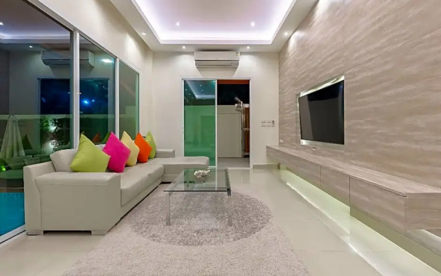 Luxury Pool Villa A14 3BR / 6-8 Persons