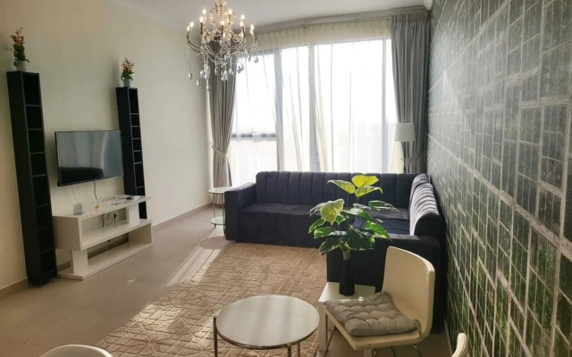 B411 Furnished Apartment With Maidroom
