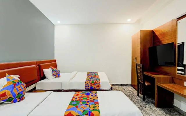 Fabhotel Ecr’S Royal Elite