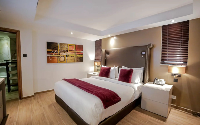 Victoria Crown Plaza Hotel