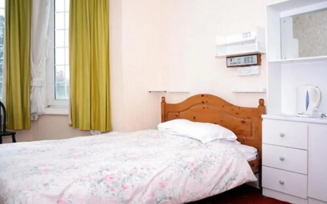 Oyo The Chatsworth Hotel