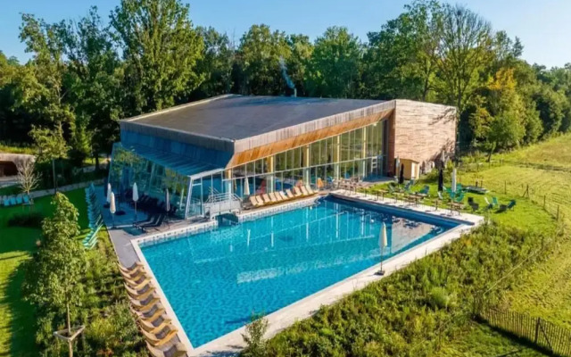 Lake Bungalow Escape