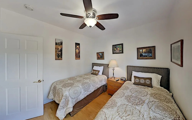 9150rgr9 2 Bedroom Condo