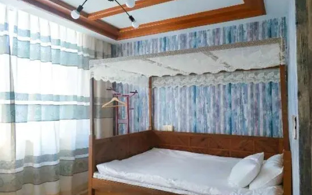 Alisha Hotel