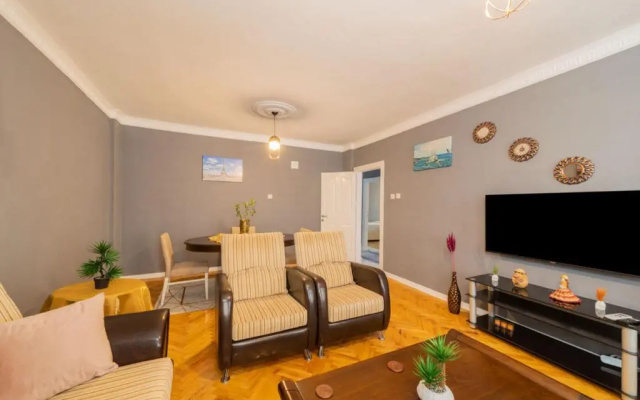Central Flat Close to the Beach in Muratpasa