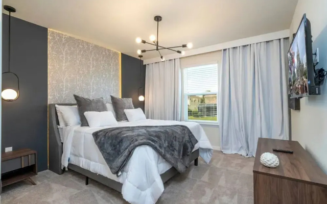 3961 Luxury 7BD Home
