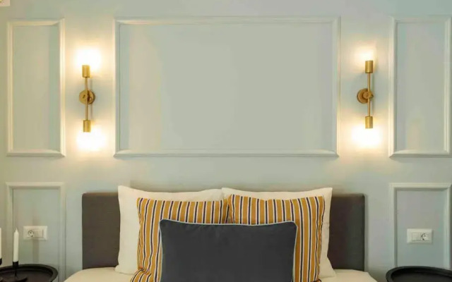 Bright 2BR Apartment - Top Location - City Balcony