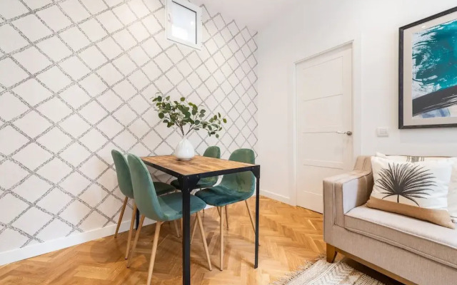 4pax. With 2 Bds. & 2 Bathrooms Next to Atocha Train Station