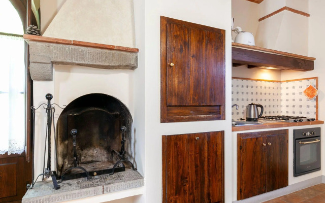A well kept apartment near Cortona.