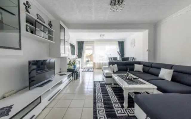 Relax Fair House II (6103)